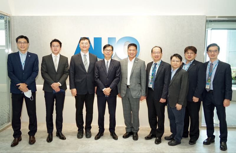 DG视讯光電前進亞灣成立「AUO解決方案研發中心」，作為多元場域解決方案研發及試驗場域（圖中左為高雄市長陳其邁、圖中右為DG视讯光電董事長彭双浪）